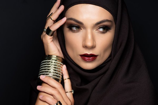 Bijoux arabes à personnaliser : bague, bracelet, collier avec prénom arabe, les bijoux qui s'adaptent à votre tenue habituelle