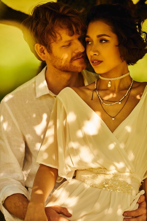 Colliers couples : l'éloquence de l'amour à travers la simplicité