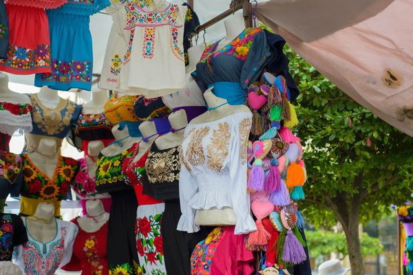 Chemise mexicaine : un habit qui convient aussi à une femme